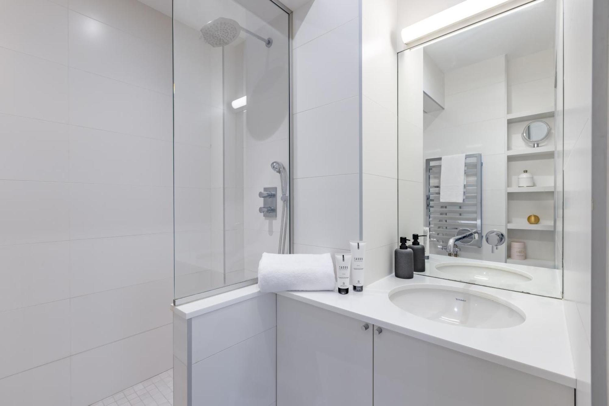 Appartamento Cosy Au Coeur Du Triangle D Or Avec Climatisation Parigi